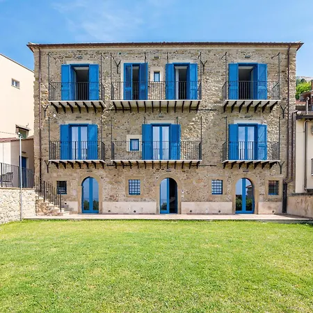Palazzo Vistablu Capo dʼOrlando